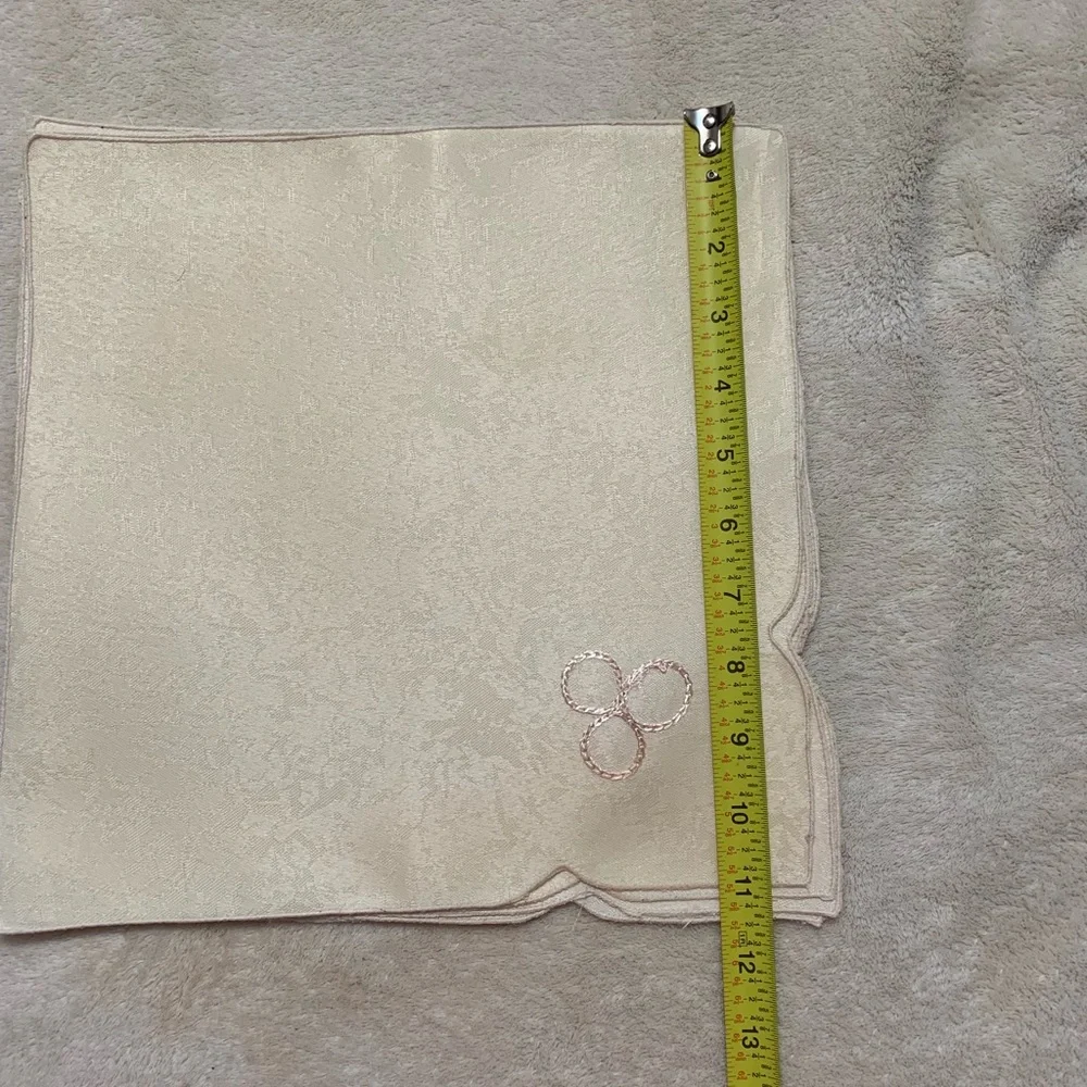 Beautiful bundle of 6 napkin for table nwt